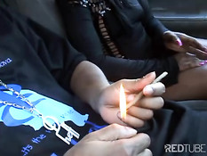 Негр оттрахал во все дырки чернокожую девку с маленькой грудью