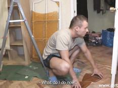 Работник дал отсосать член и отодрал истеричную русскую девушку