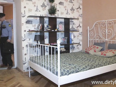 Молодая брюнеточка из России заплатила долг своим горячим телом