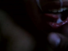 Подрочил и кончил на молодую брюнетку и снял процесс на камеру