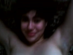 Подрочил и кончил на молодую брюнетку и снял процесс на камеру