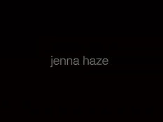 Парень ебёт в анус горячую девку с интимной стрижкой Jenna Haze