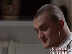 Секс рабыню в ошейнике отхлестали и отъебали после игры в покер