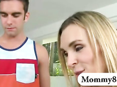 Парень оттрахал похотливую мамочку Tanya Tate и молодую дочку