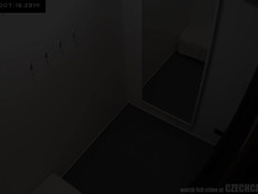 Скрытая камера в примерочной подглядывает за чешской девушкой