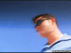 Снял на пляже и отодрал в киску сисястую мулатку Ashlee Cleveland