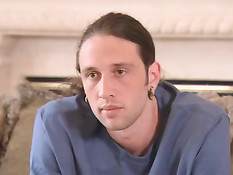 Красивые свингеры занимаются сексом в романтической атмосфере