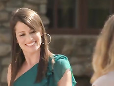 Красивые свингеры занимаются сексом в романтической атмосфере