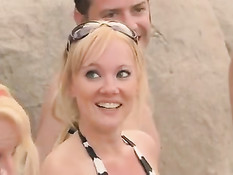 Красивые свингеры занимаются сексом в романтической атмосфере