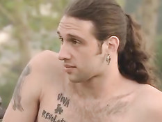 Красивые свингеры занимаются сексом в романтической атмосфере