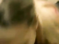 Парень снимает на телефон как грудастая подруга отсасывает член