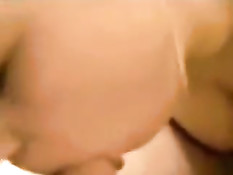 Парень снимает на телефон как грудастая подруга отсасывает член