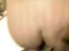 Парень снимает на телефон как грудастая подруга отсасывает член