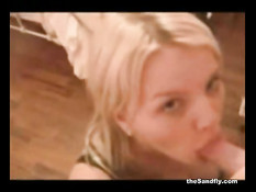 Девчонки получают порцию горячей спермы после страстного отсоса