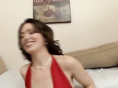 Брюнетка Sarah Shevon даёт в анал в позиции раком и наездницы