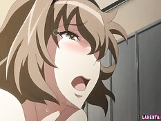 Хентай девка с большой грудью подползла к парню и села на член