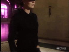 Блондинка отсасывает и ебётся с двумя мужиками в ретро порнухе