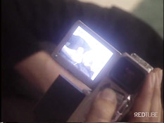 Блондинка отсасывает и ебётся с двумя мужиками в ретро порнухе