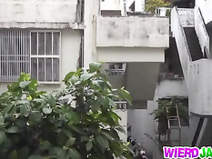 Сексуально озабоченные японские мужики связывают и ебут девок