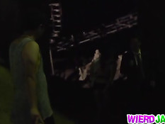 Сексуально озабоченные японские мужики связывают и ебут девок