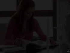 Рыжая лесбиянка Penny Pax трётся об латиночку Vanessa Veracruz