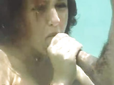 Рыжая девка Isabella Soprano делает минет и дрочит член под водой