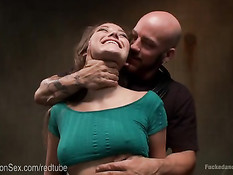 Лысый господин связывает и ебёт раком юную рабыню Dani Daniels