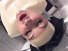 Грешная монахиня лижет киску сестре и отсасывает хуй священнику