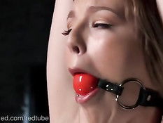 Связанную голую шлюху с кляпом Ella Nova отхлестали и оттрахали