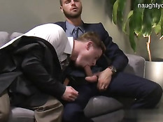 Три солидных джентльмена занялись гей сексом прямо в приёмной