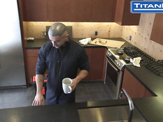 Гей трахает себя фаллоимитатором в анус и ебёт своего бойфренда