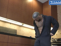 Гей трахает себя фаллоимитатором в анус и ебёт своего бойфренда