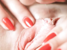 Две молоденькие лесбиянки отлизывают друг другу в разных позах