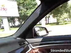 Молодая русская шалава Foxy Di отсасывает и ебётся в автомобиле