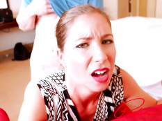 Симпатичная девчонка впервые трахается раком на порно кастинге