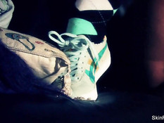 Мулатка Skin Diamond зажимает клитор прищепкой и ебёт фаллосом