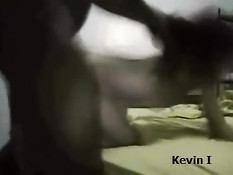 Чёрный мужик в домашнем порно ебёт раком свою азиатскую девку