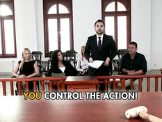 Парни занимались групповым сексом с блондиночкой и брюнеточкой