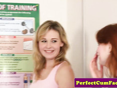 Парень заливает спермой лица двух молодых подруг на сеансе йоги