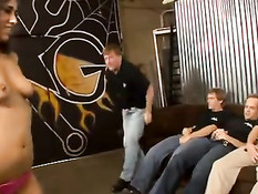 Шатенка Reena Sky отсасывает парням члены и проглатывает сперму