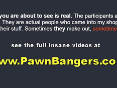 Девчонка в очках отсасывает и трахается раком с парнем в офисе