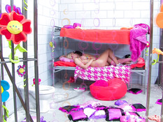 Подружки Natasha Nice и Vanessa Cage занимаются сексом в камере