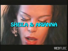 Брюнетка в корсете трахается с мужчиной и отсасывает трансу член