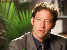 Блондинка занимается сексом с подружкой и с любимым мужчиной