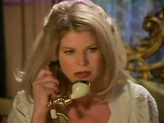 Блондинка занимается сексом с подружкой и с любимым мужчиной