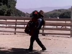 Грудастая красотка Lisa Ann прыгает на члене в порно фильме 90-х