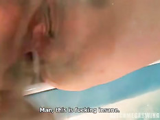 Возбуждённые свингеры занимаются сексом в бассейне и возле него