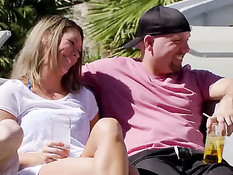 Каждый день на вилле проходят развратные секс оргии свингеров