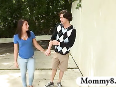 Развратная мачеха Tara Holiday ебётся с Mischa Brooks и её парнем