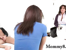 Развратная мачеха Tara Holiday ебётся с Mischa Brooks и её парнем